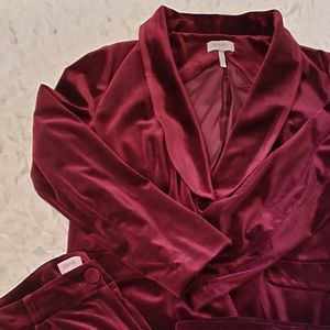 Ladies suit by Laundry by Shelli Segal